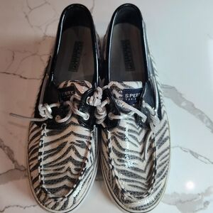 Sperry Top-Sider boat shoes in a bold black and white zebra print! 